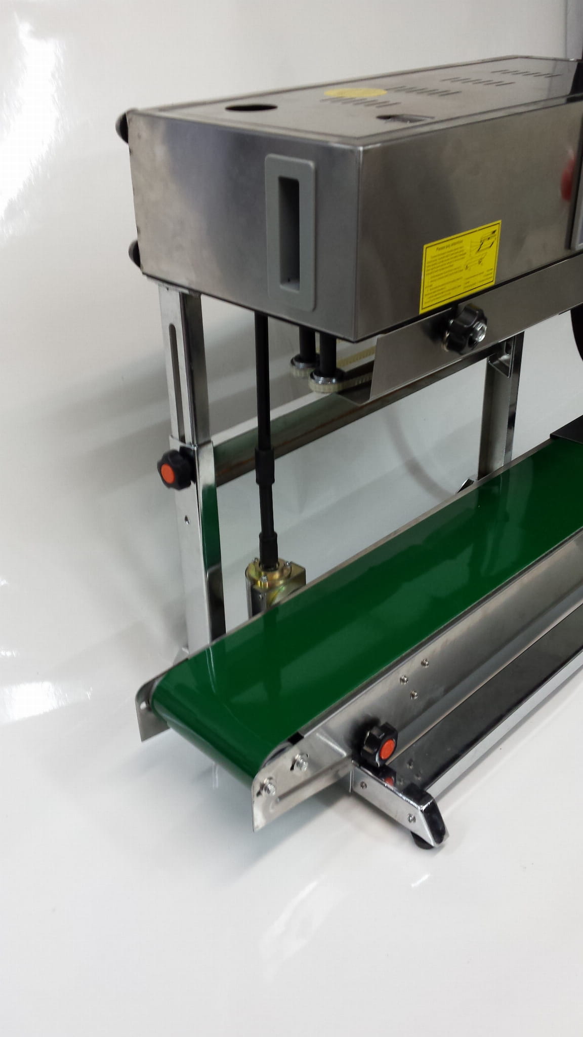 Vertical Constant Temperature Sealer with Conveyor DBF 900 WL